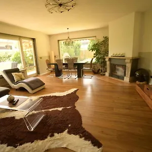 Yeti Lux - Family Garden Apartment